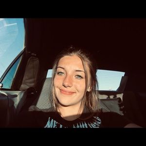 Meet your Posher, Cynthia